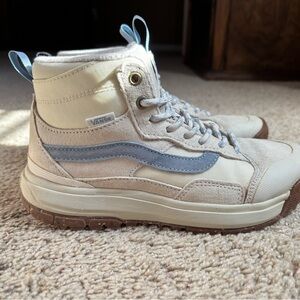 Vans Cream and Light Blue High-Top Ultrarange MTE All terrain shoe